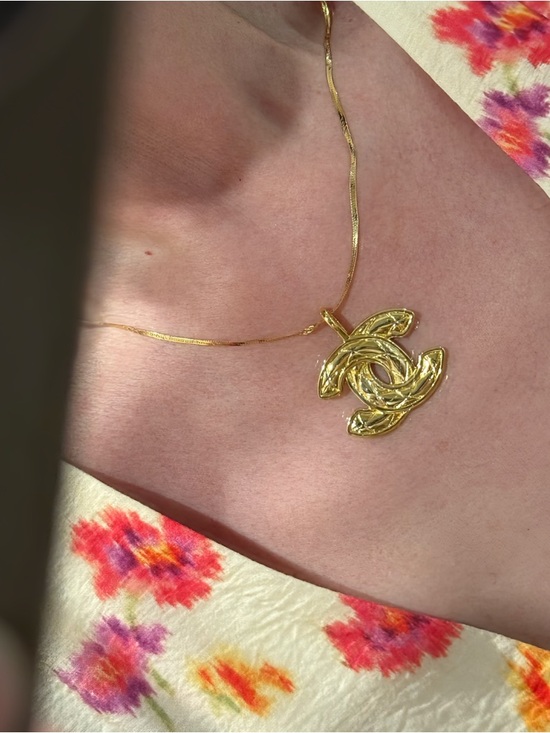 CHANEL Jewelry - CHANEL Gold Interlocking CC Pendant Necklace